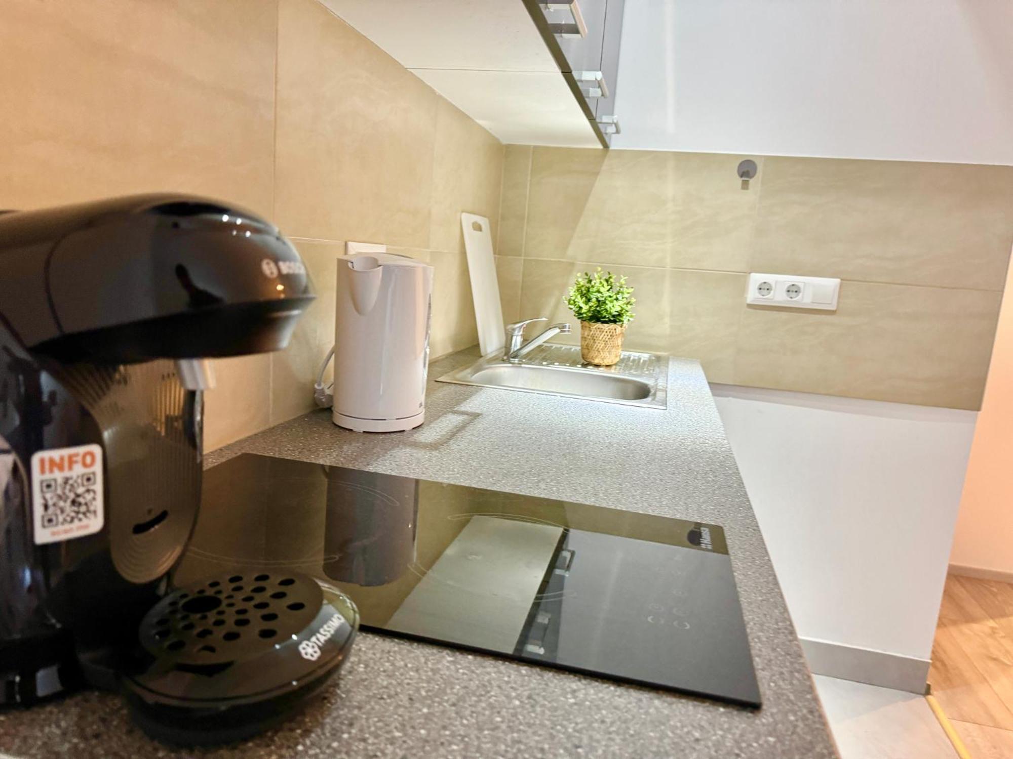 Stylish Schonbrunn Apartments With Free Parking Viyana Dış mekan fotoğraf